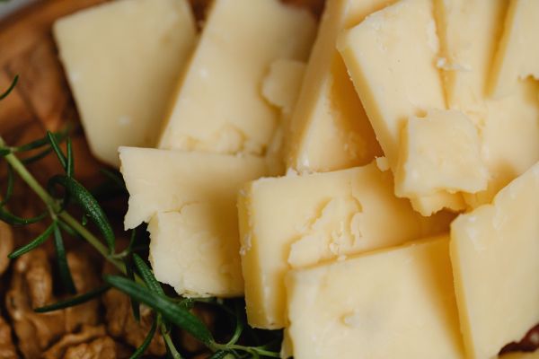 Optimisez votre production avec une trancheuse de fromage industrielle