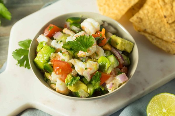 Quels sont les conseils pour faire un ceviche de poisson blanc avec une marinade acidulée?