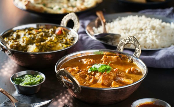Comment préparer un curry thaïlandais vert avec du poulet et des légumes croquants?